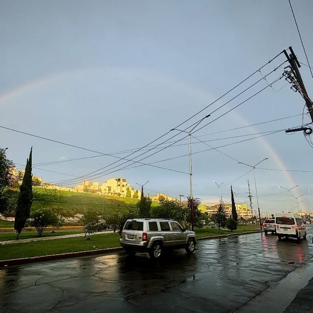 El tesoro al final...(Hope, faith, her vanity. The greatest gift is gold)
#luz #light #rainbow #arcoíris #rainnyday
